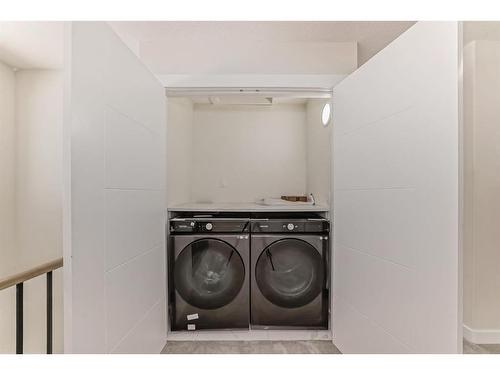 4834 87 Avenue Ne, Calgary, AB - Indoor Photo Showing Laundry Room