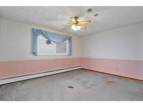 213 Centre Avenue Se, Airdrie, AB - Indoor Photo Showing Other Room