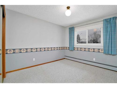 213 Centre Avenue Se, Airdrie, AB - Indoor Photo Showing Other Room