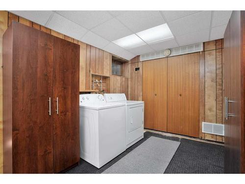 213 Centre Avenue Se, Airdrie, AB - Indoor Photo Showing Laundry Room