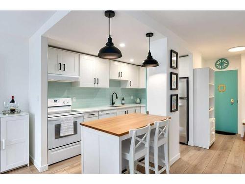 606-1140 15 Avenue Sw, Calgary, AB - Indoor Photo Showing Kitchen