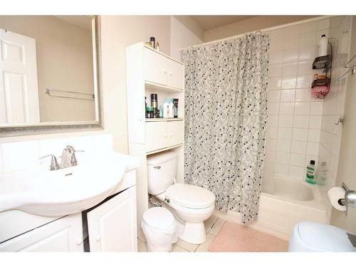 699 Whiteridge Road Ne, Calgary, AB - Indoor Photo Showing Bathroom