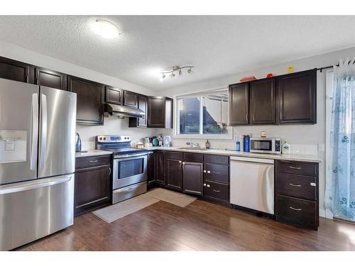 87 Edgehill Drive, Calgary, AB - Indoor Photo Showing Kitchen