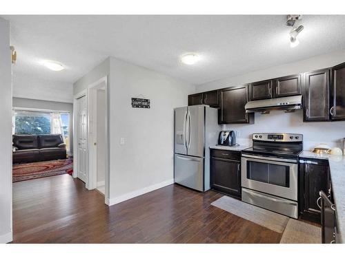 87 Edgehill Drive, Calgary, AB - Indoor Photo Showing Kitchen