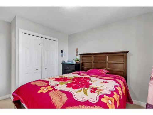 87 Edgehill Drive, Calgary, AB - Indoor Photo Showing Bedroom