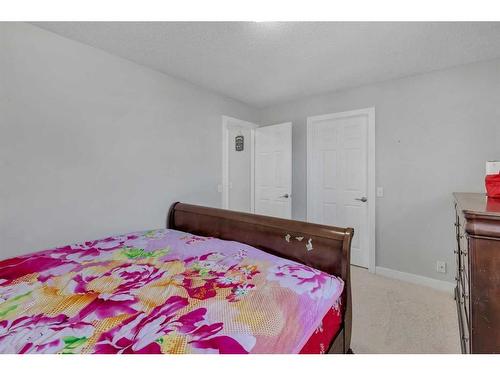 87 Edgehill Drive, Calgary, AB - Indoor Photo Showing Bedroom