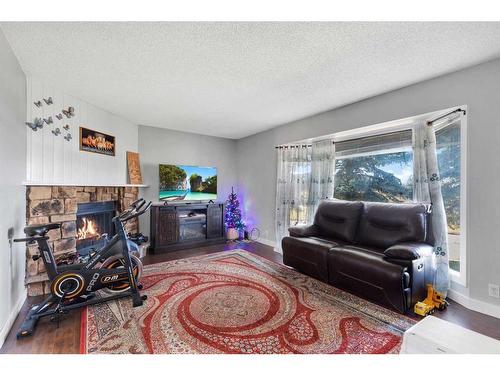 87 Edgehill Drive, Calgary, AB - Indoor Photo Showing Living Room