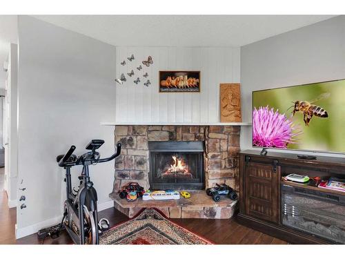 87 Edgehill Drive, Calgary, AB - Indoor With Fireplace