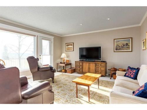 14228 Park Estates Drive Se, Calgary, AB - Indoor Photo Showing Living Room