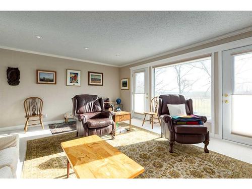 14228 Park Estates Drive Se, Calgary, AB - Indoor Photo Showing Living Room