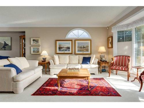 14228 Park Estates Drive Se, Calgary, AB - Indoor Photo Showing Living Room