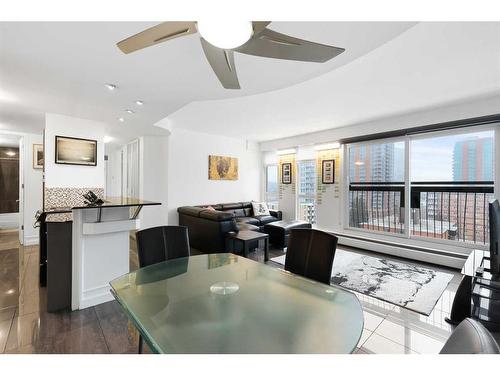 1102-706 15 Avenue Sw, Calgary, AB - Indoor Photo Showing Dining Room