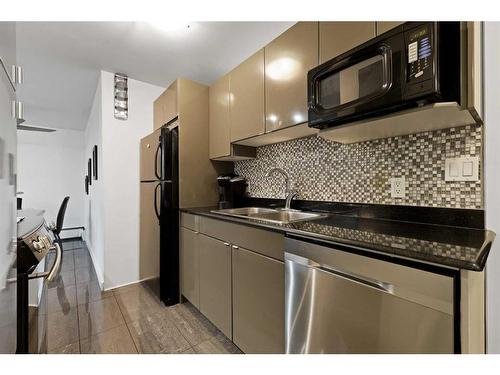 1102-706 15 Avenue Sw, Calgary, AB - Indoor Photo Showing Kitchen