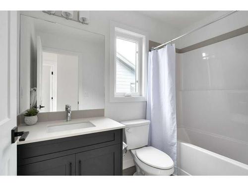 216-85 Sage Hill Heights Nw, Calgary, AB - Indoor Photo Showing Bathroom