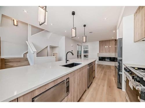 1605 37 Avenue Sw, Calgary, AB - Indoor Photo Showing Kitchen With Upgraded Kitchen