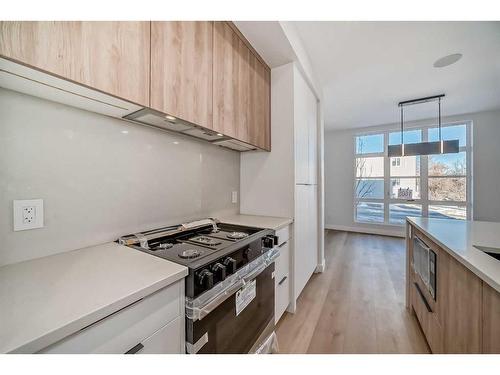 1605 37 Avenue Sw, Calgary, AB - Indoor Photo Showing Kitchen