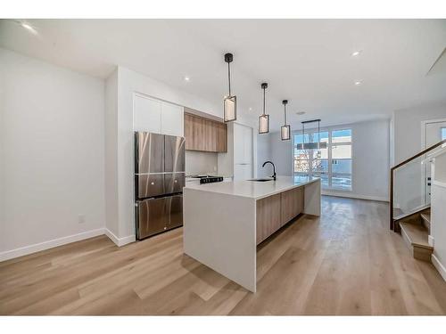 1605 37 Avenue Sw, Calgary, AB - Indoor Photo Showing Kitchen