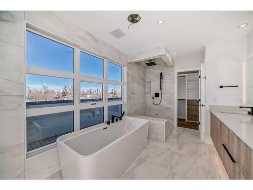 1605 37 Avenue Sw, Calgary, AB - Indoor Photo Showing Bathroom