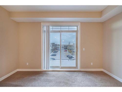 320-117 Copperpond Common Se, Calgary, AB - Indoor Photo Showing Other Room