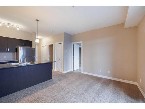 320-117 Copperpond Common Se, Calgary, AB - Indoor Photo Showing Kitchen