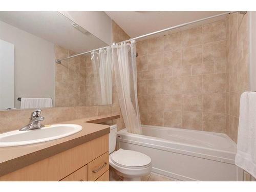 1310-1410 1 Street Se, Calgary, AB - Indoor Photo Showing Bathroom