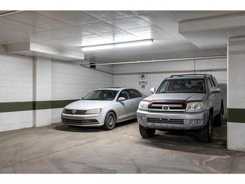 1310-1410 1 Street Se, Calgary, AB - Indoor Photo Showing Garage