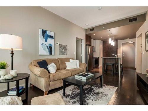 1606-220 12 Avenue Se, Calgary, AB - Indoor Photo Showing Living Room