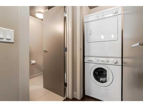 1606-220 12 Avenue Se, Calgary, AB - Indoor Photo Showing Laundry Room