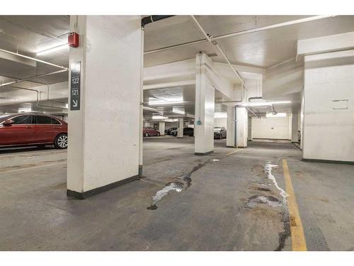 1606-220 12 Avenue Se, Calgary, AB - Indoor Photo Showing Garage