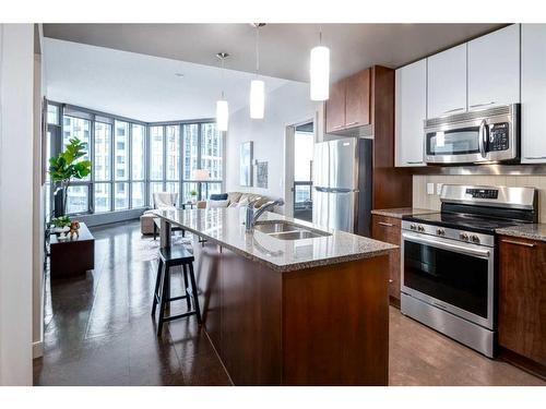 1606-220 12 Avenue Se, Calgary, AB - Indoor Photo Showing Kitchen With Stainless Steel Kitchen With Double Sink With Upgraded Kitchen