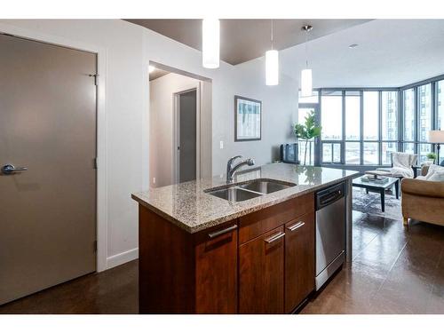 1606-220 12 Avenue Se, Calgary, AB - Indoor Photo Showing Kitchen With Double Sink