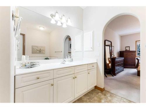 119 Rocky Ridge Villas Nw, Calgary, AB - Indoor Photo Showing Bathroom