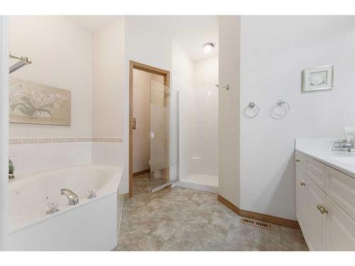 119 Rocky Ridge Villas Nw, Calgary, AB - Indoor Photo Showing Bathroom