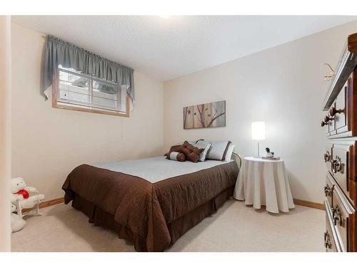 119 Rocky Ridge Villas Nw, Calgary, AB - Indoor Photo Showing Bedroom