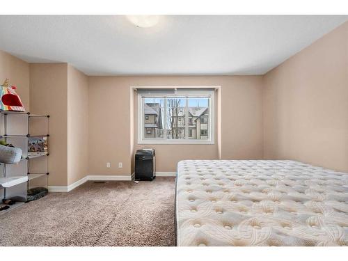 513-121 Copperpond Common Se, Calgary, AB - Indoor Photo Showing Bedroom