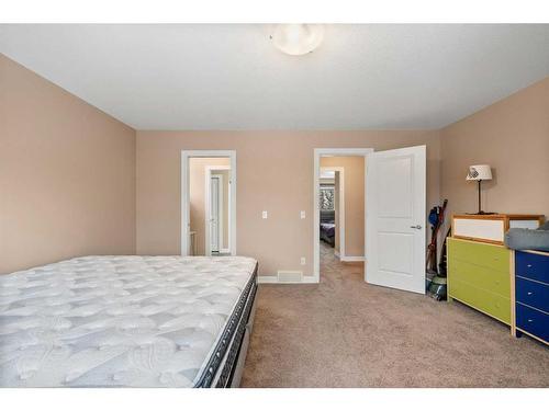 513-121 Copperpond Common Se, Calgary, AB - Indoor Photo Showing Bedroom