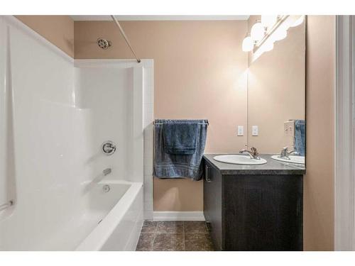 513-121 Copperpond Common Se, Calgary, AB - Indoor Photo Showing Bathroom