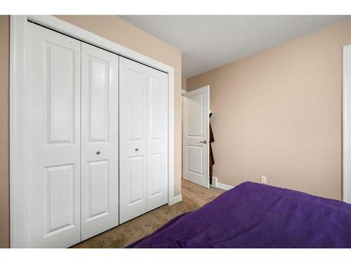 513-121 Copperpond Common Se, Calgary, AB - Indoor Photo Showing Bedroom