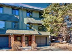 22-10030 Oakmoor Way SW Calgary, AB T2V 4S8