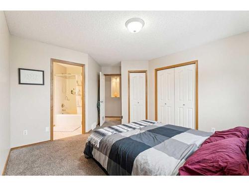 47 Harvest Park Circle Ne, Calgary, AB - Indoor Photo Showing Bedroom