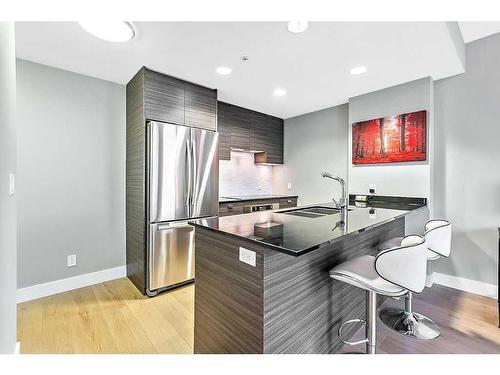 805-1500 7 Street Sw, Calgary, AB - Indoor Photo Showing Kitchen With Double Sink With Upgraded Kitchen