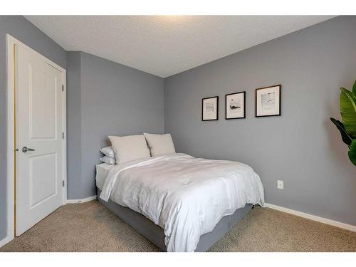 320 Ascot Circle Sw, Calgary, AB - Indoor Photo Showing Bedroom