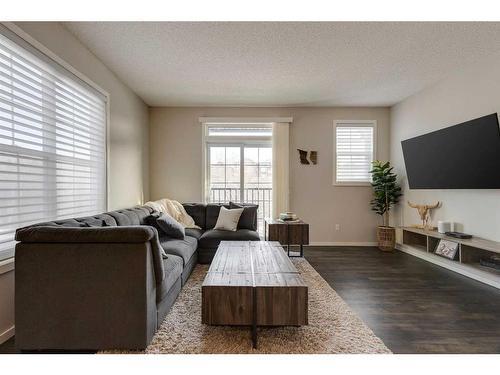 320 Ascot Circle Sw, Calgary, AB - Indoor Photo Showing Living Room