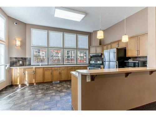 143-20 Royal Oak Plaza Nw, Calgary, AB - Indoor Photo Showing Kitchen