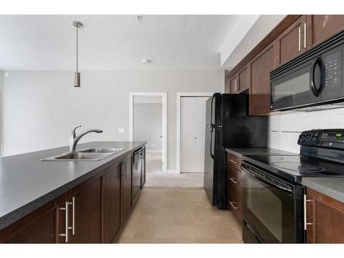 143-20 Royal Oak Plaza Nw, Calgary, AB - Indoor Photo Showing Kitchen With Double Sink