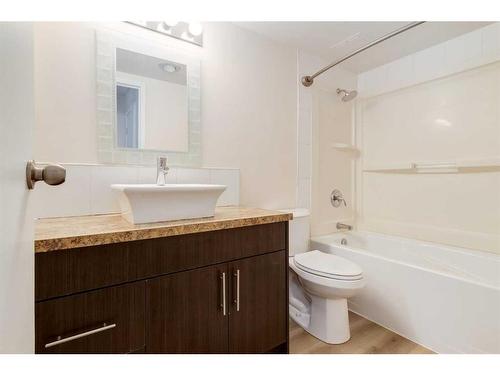 611-1335 12 Avenue Sw, Calgary, AB - Indoor Photo Showing Bathroom