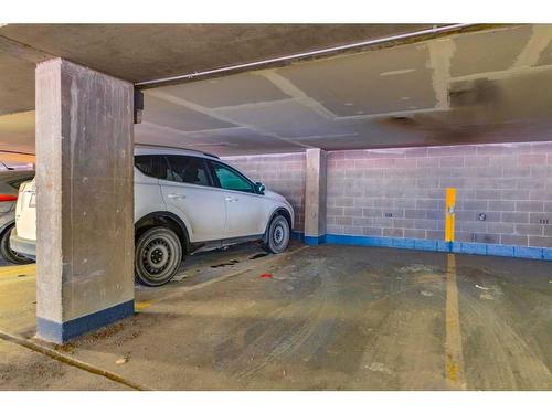 611-1335 12 Avenue Sw, Calgary, AB - Indoor Photo Showing Garage