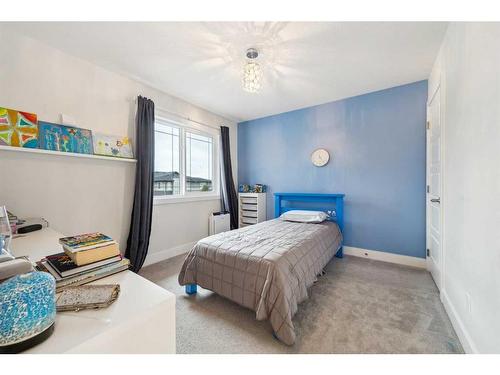 101 Mist Mountain Rise, Okotoks, AB - Indoor Photo Showing Bedroom