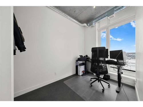 1008-624 8 Avenue Se, Calgary, AB - Indoor Photo Showing Office