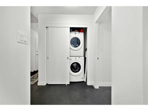 1008-624 8 Avenue Se, Calgary, AB - Indoor Photo Showing Laundry Room